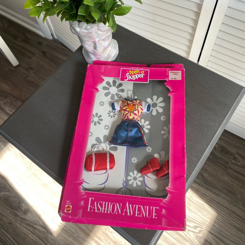 Vintage Barbie Teen Skipper Fashion Avenue Fashion Pack